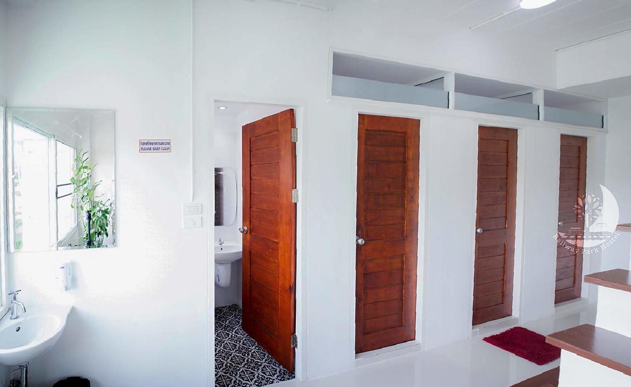 Railway Park Hostel Чиангмай Экстерьер фото