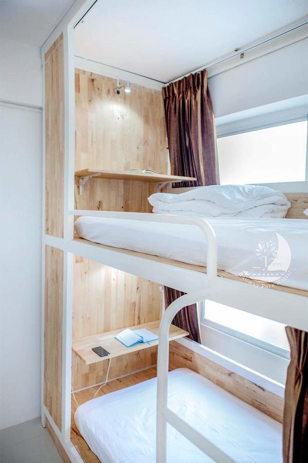Railway Park Hostel Чиангмай Экстерьер фото